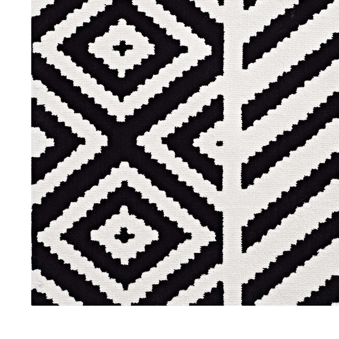 Ailani Geometric Chevron / Diamond Area Rug