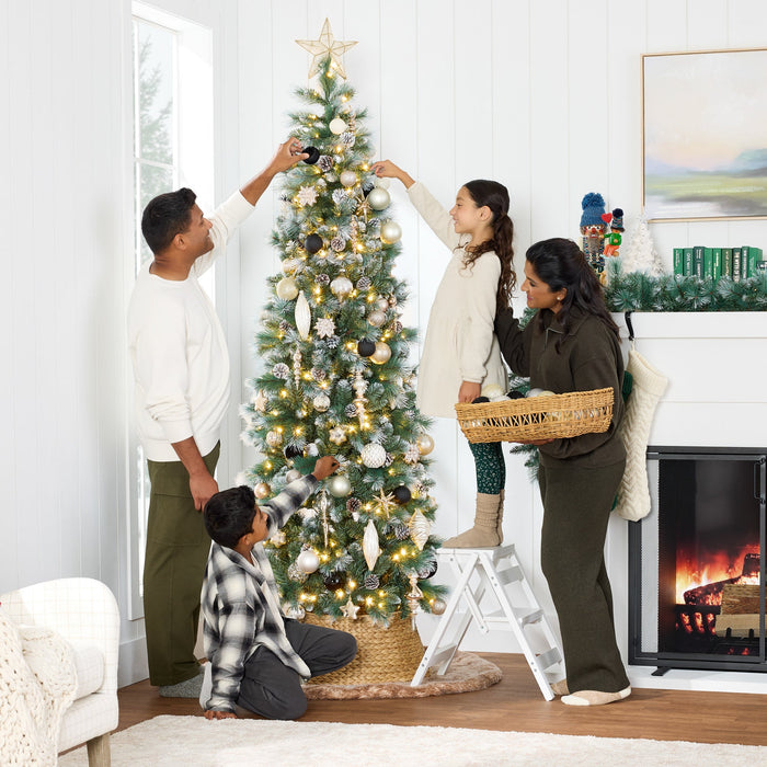 Sapin de Noël artificiel en pin sylvestre givré pré-éclairé avec support en métal