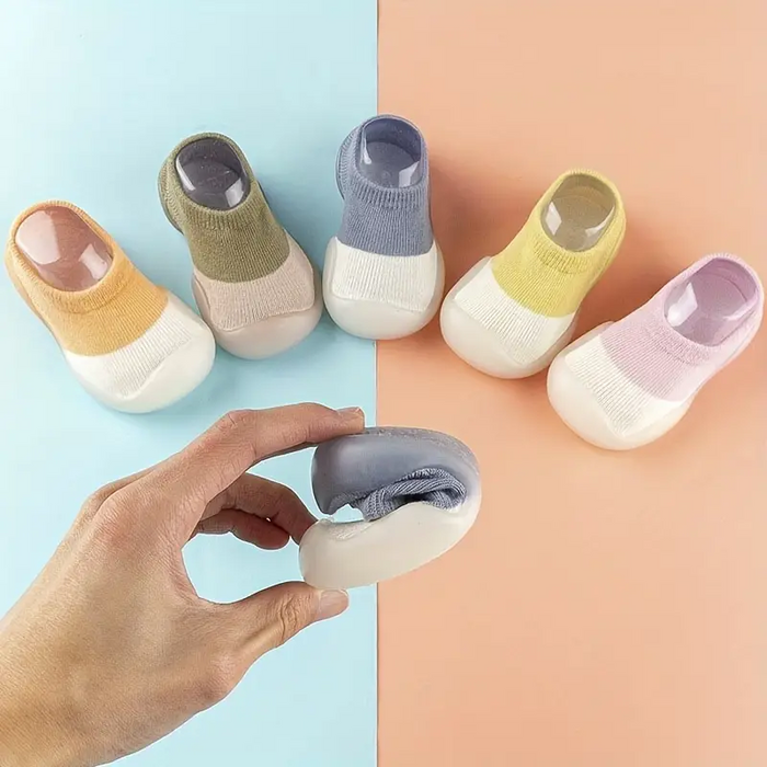 Flexible barefoot sneakers, lightweight design